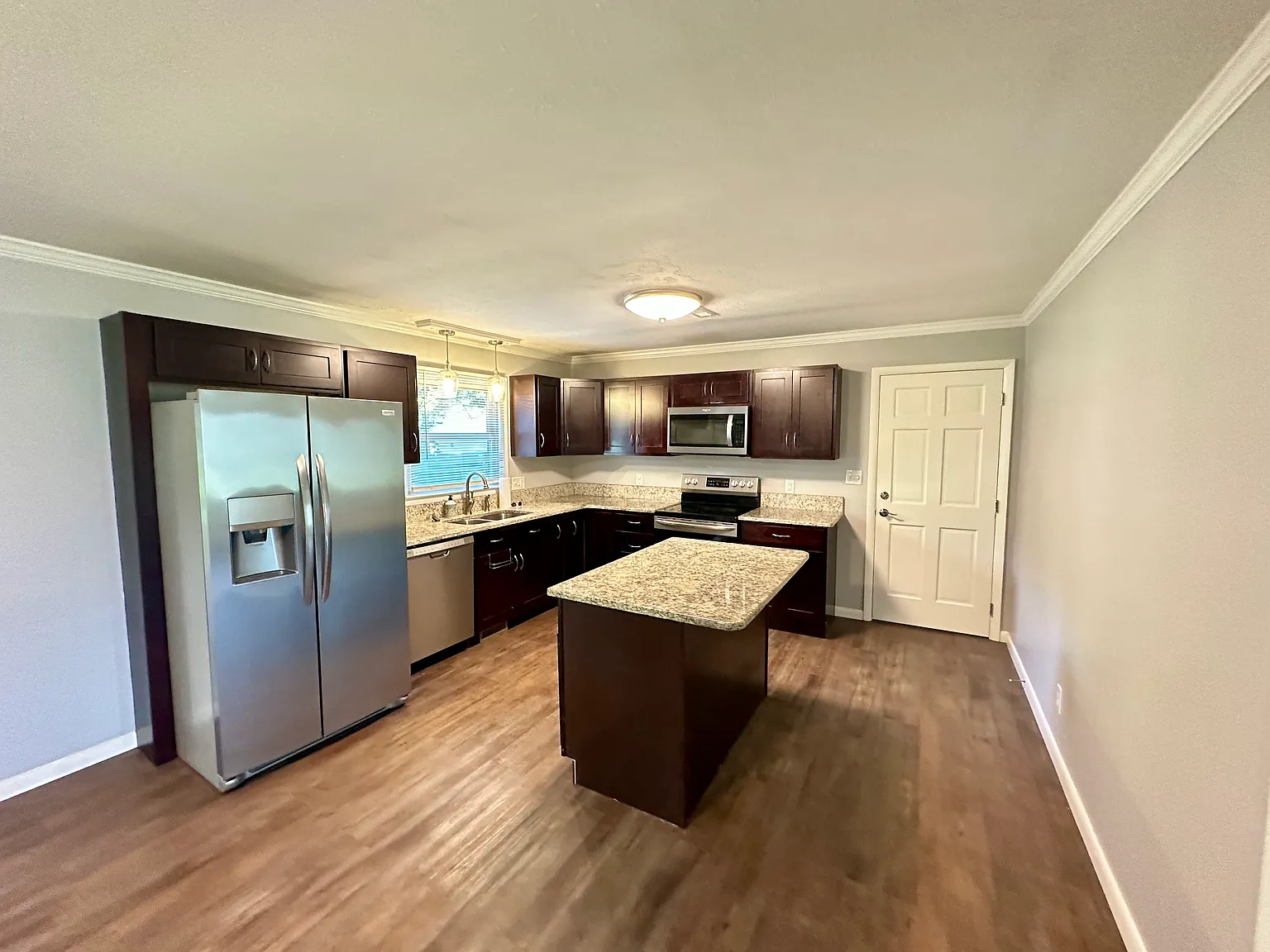 3 bed, 1752 sqft, $1,890 — Photo 3