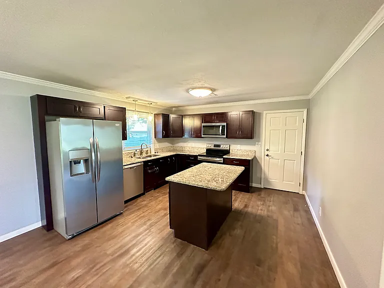 1115 Patrick St — Photo 3