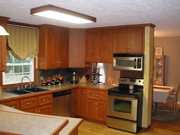 5th image of 107 W Country Ln