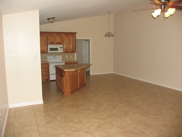 2nd image of 1306 SW B Ave Unit B