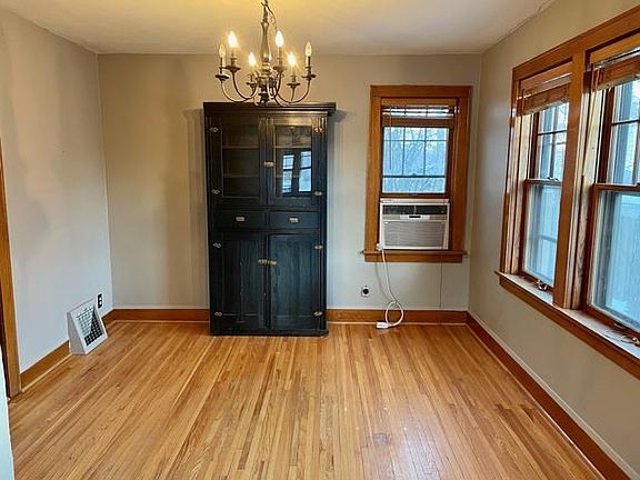 4th image of 819 Carney Ave