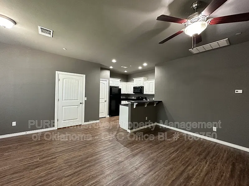 1 bed, 1.0 bath, 839 sqft, $1,050 — Photo 2