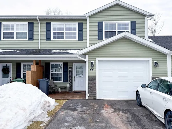 44 Autumn Ln, Stratford, PE C1B 4B1