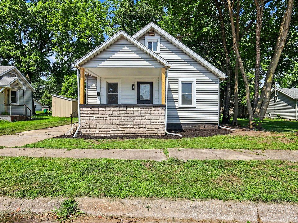 1st image of 206 Rumely St