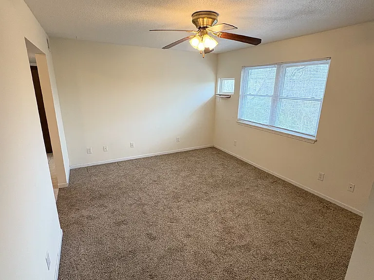 1030 Southpark Dr #7 — Photo 1