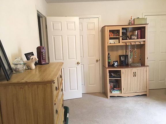 Bedroom/closets