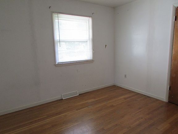 4th image of 411 Lakeview Ave