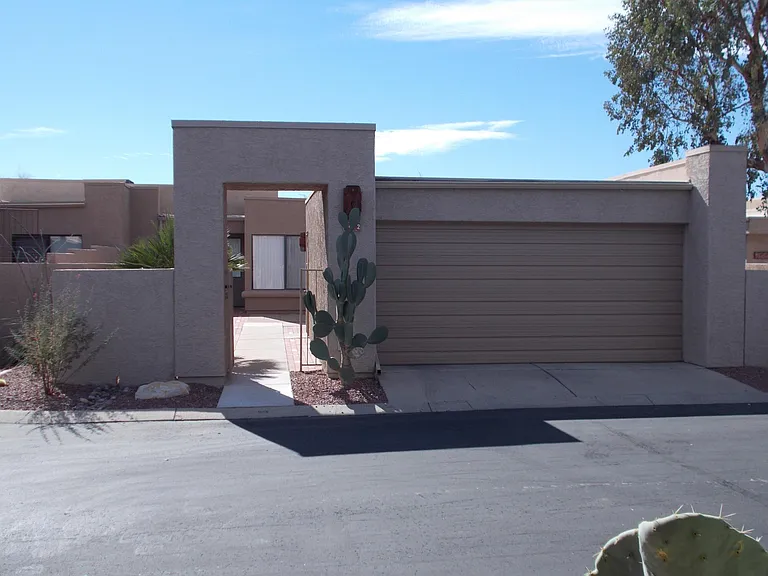 4472 E Kleindale Rd — Photo 1