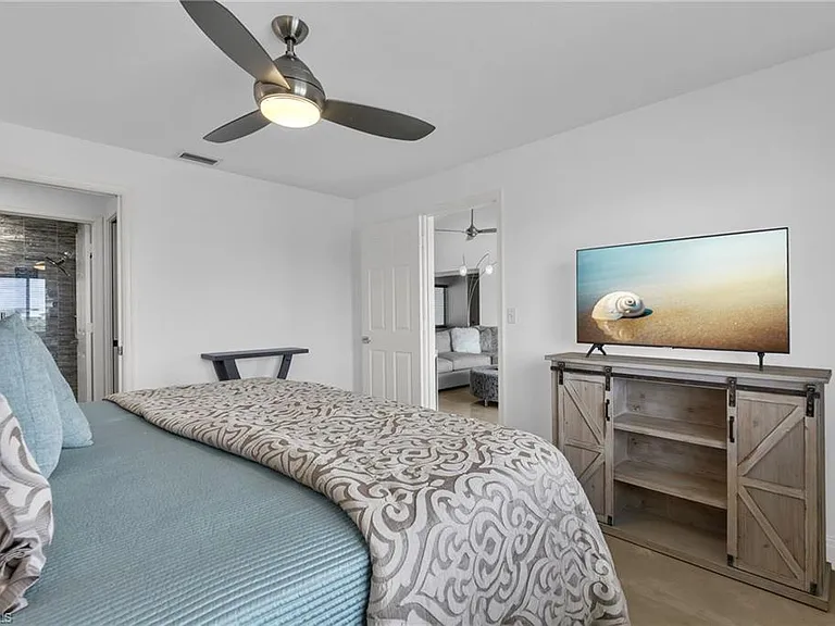 10684 Gulf Shore Dr #B-302 — Photo 16