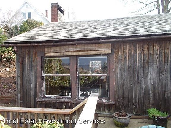 2nd image of 611 Braecrest Cir