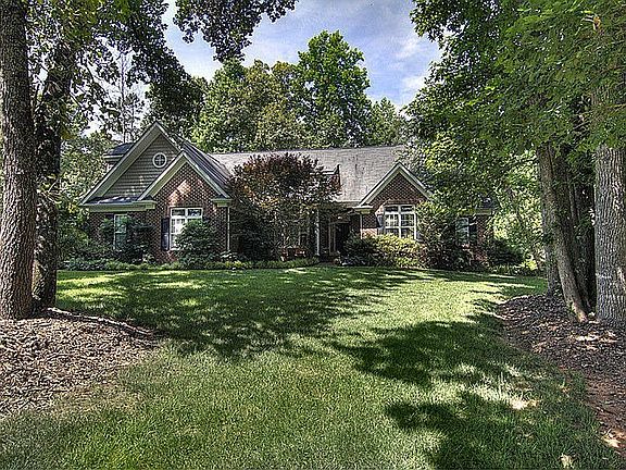 4th image of 3930 Davis Dr