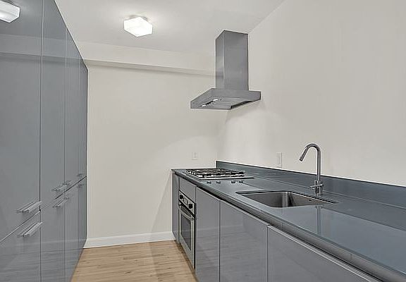 4th image of 420 W 25th St APT 5J