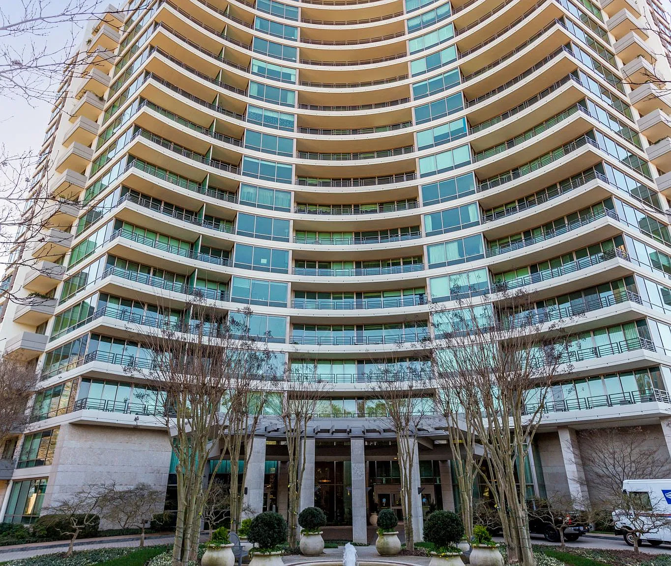 700 Park Regency Pl NE — Photo 2