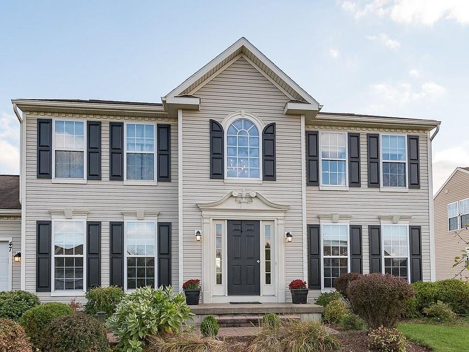 2nd image of 47 Goldfinch Dr