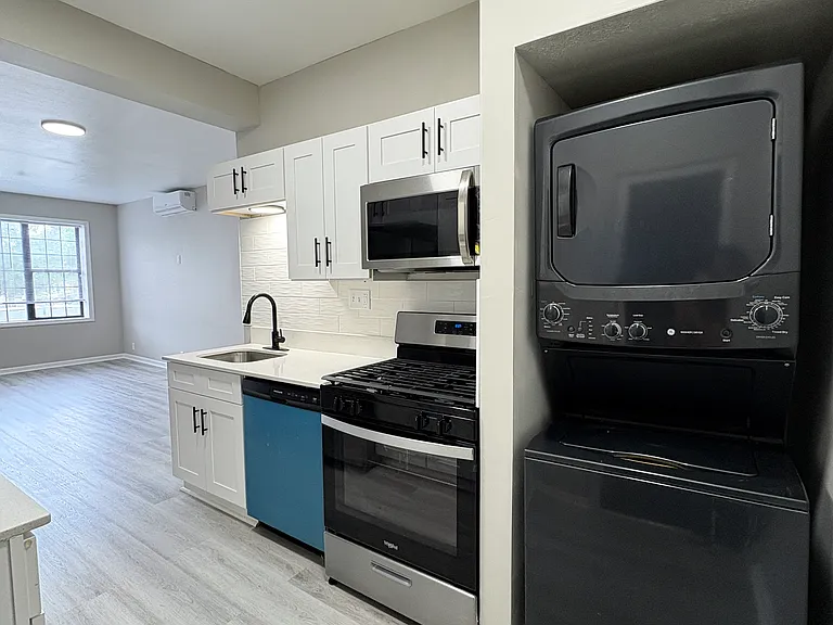 Meridian Living II — Photo 19