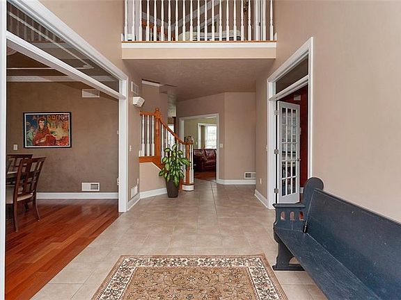 3rd image of 1107 Blackthorne Dr