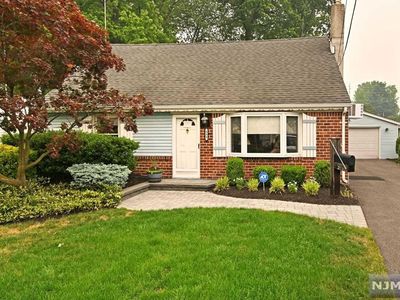 884 Briarcliff Ave, Maywood, NJ, 07607