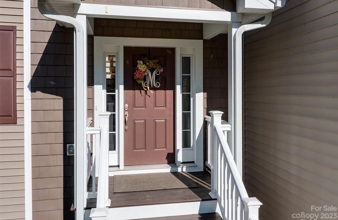 4 bed, 2874 sqft, $4,200 — Photo 3