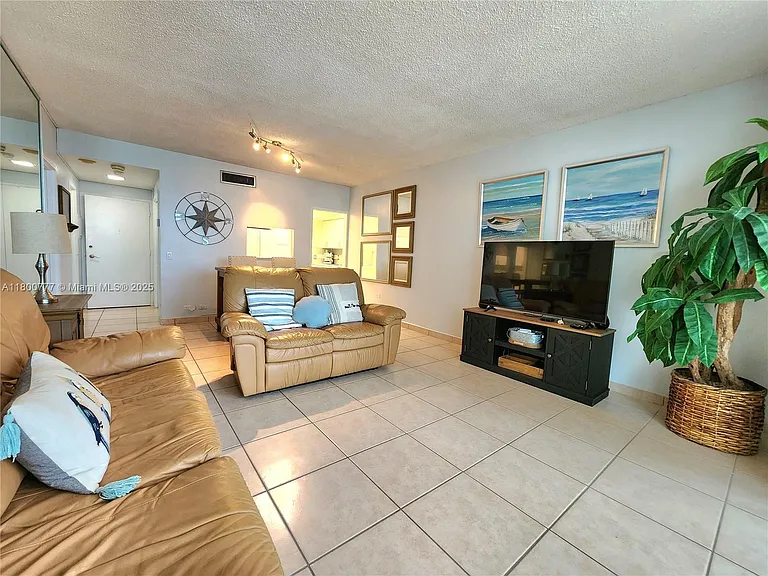 3505 S Ocean Dr #815 — Photo 10