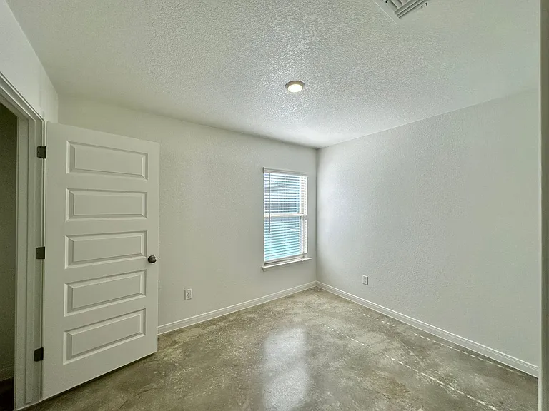 905 Cherry Laurel Ln — Photo 10