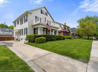 1215 Nottingham Rd, Grosse Pointe Park, MI 48230