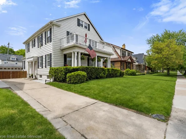 1215 Nottingham Rd, Grosse Pointe Park, MI 48230