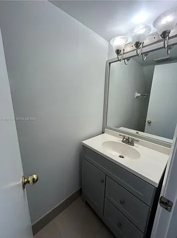 4401 SW 70th Ter — Photo 11