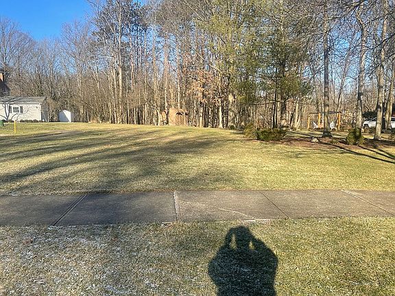 3rd image of 9169 Meadow Ln