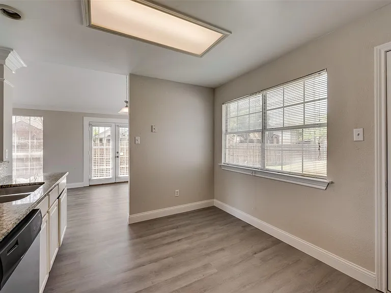 908 Stone Trail Dr — Photo 12