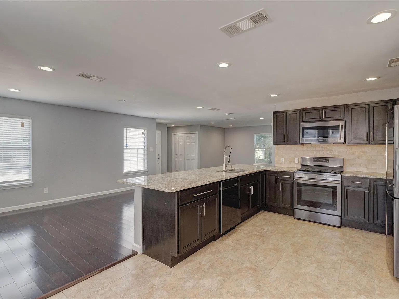 3 bed, 1509 sqft, $2,795 — Photo 3