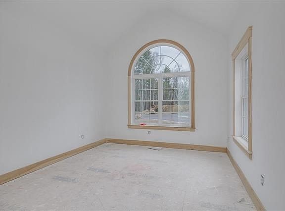 5th image of 54 Haystack Cir