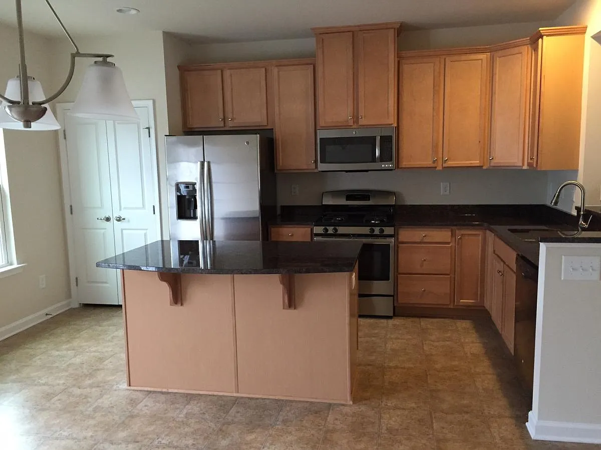 4 bed, 3.5 bath, 1820 sqft, $2,645 — Photo 3