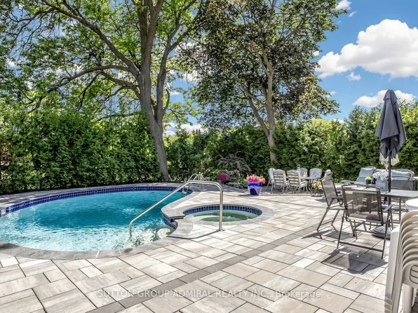7 Granada Ct, Markham, ON L3T 4V3