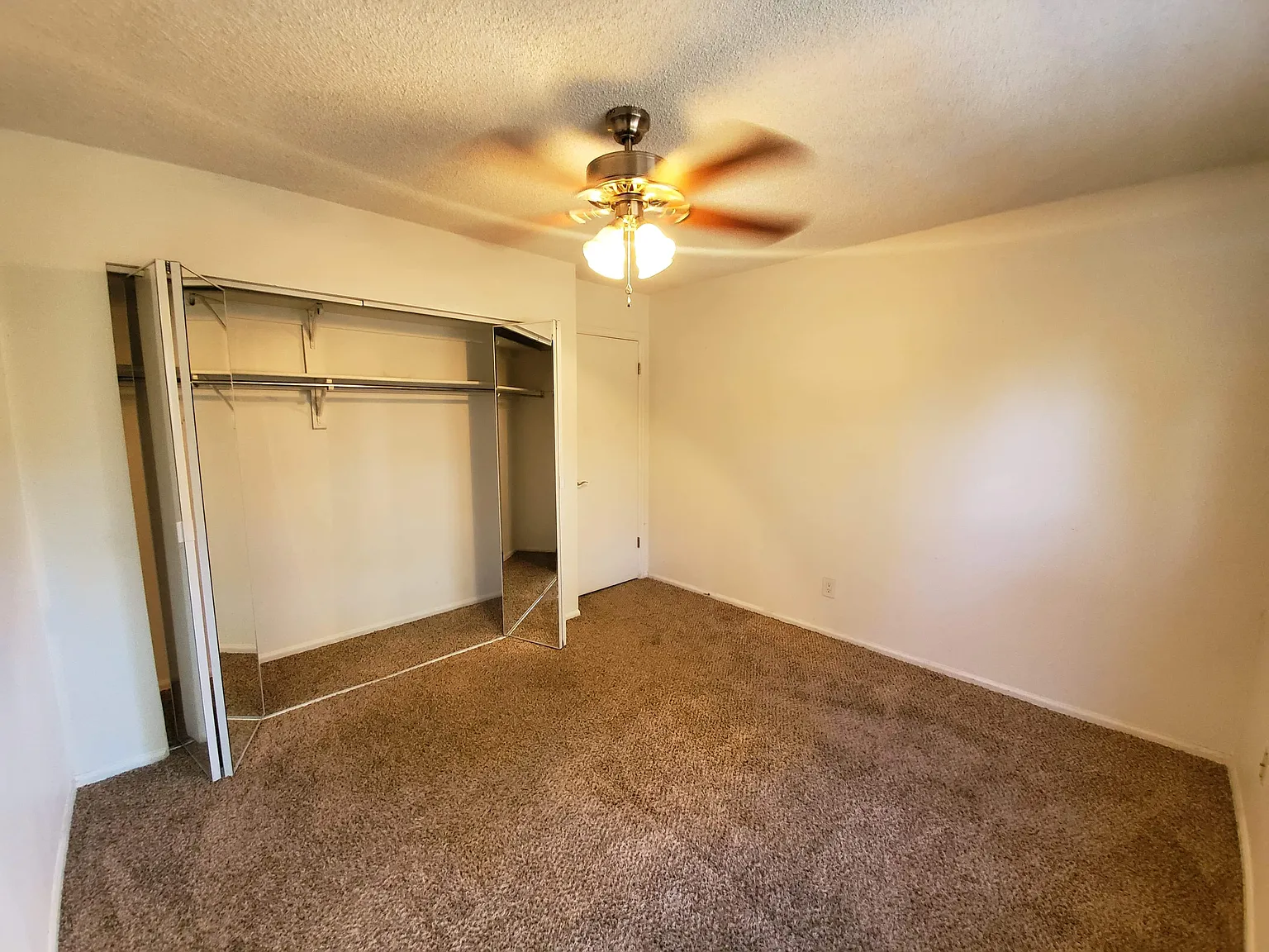 4 bed, 2.5 bath, 2534 sqft, $850 — Photo 3