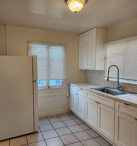 6685 De Longpre Ave — Photo 14