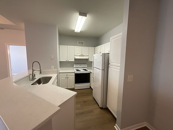 4th image of 60 Fenwick Hall Aly APT 838