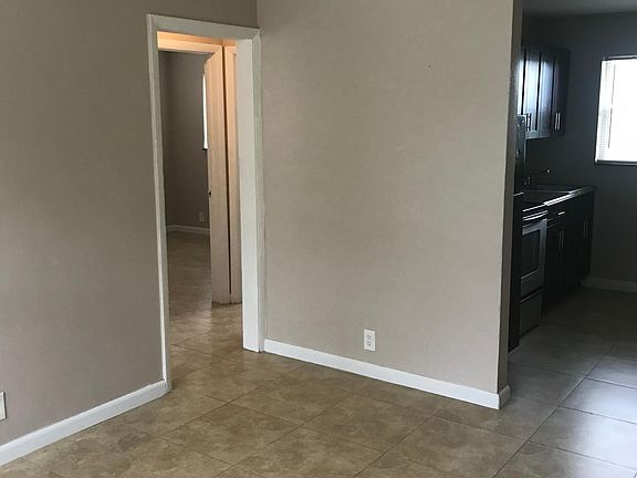 3rd image of 607 14th St APT 2