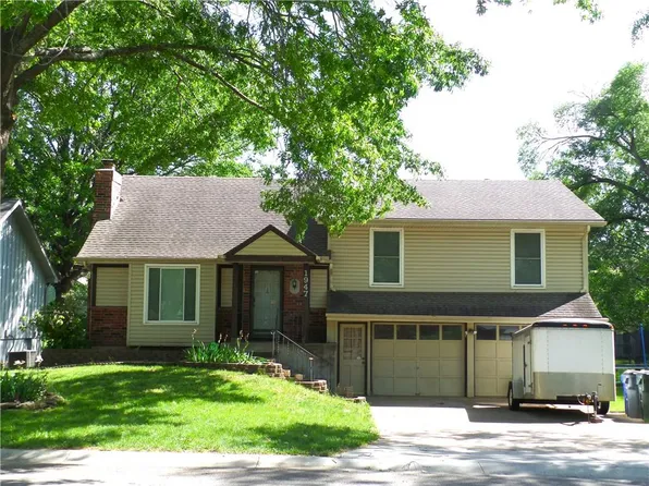 1947 E Sunvale Dr, Olathe, KS 66062