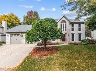 28 Diane Ln, Appleton, WI 54915