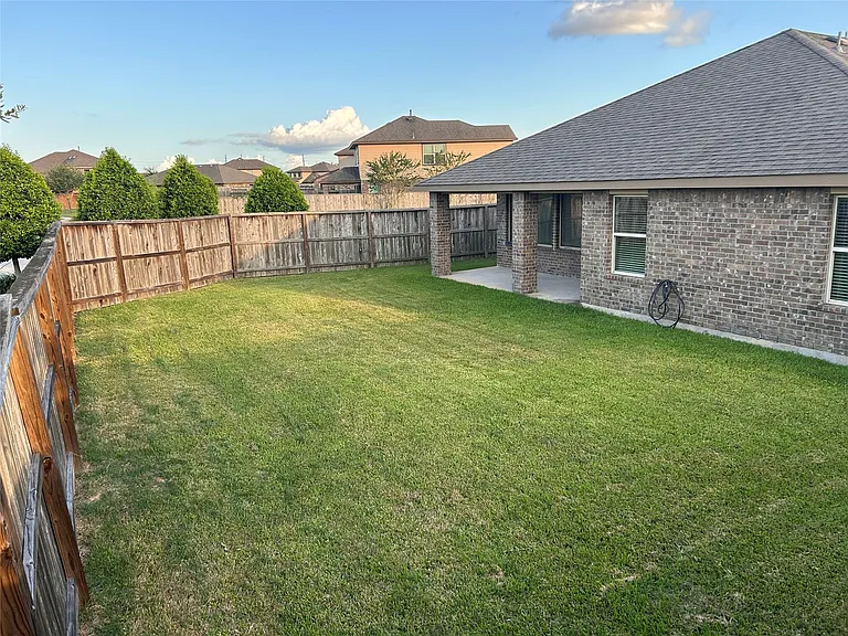 1402 Central Heights Dr — Photo 24