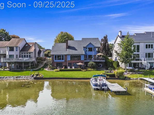 3630 Lakeshore Dr, Waterford, MI 48329