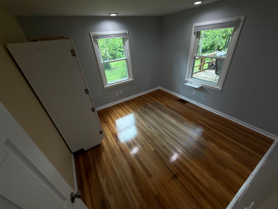 1st image of 392 Riddle Rd #3
