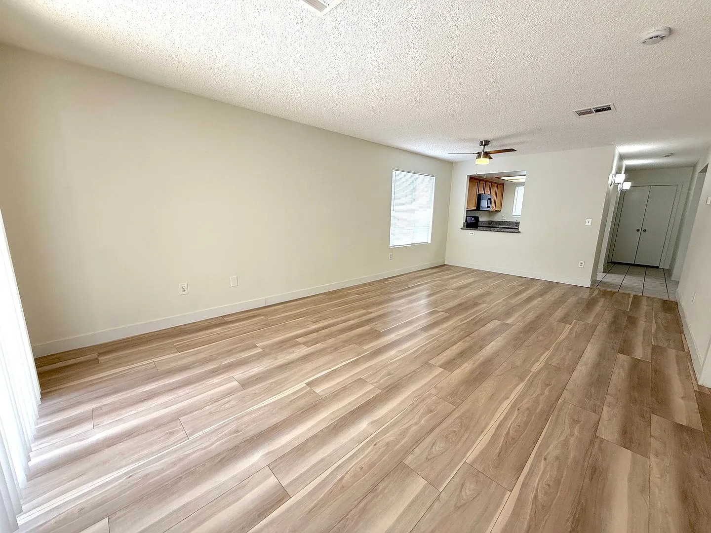 Spacious 2bed/2bath Condo * First Floor Unit* — Photo 2