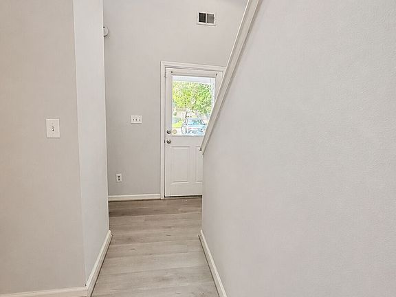 3rd image of 985 Oak St SW