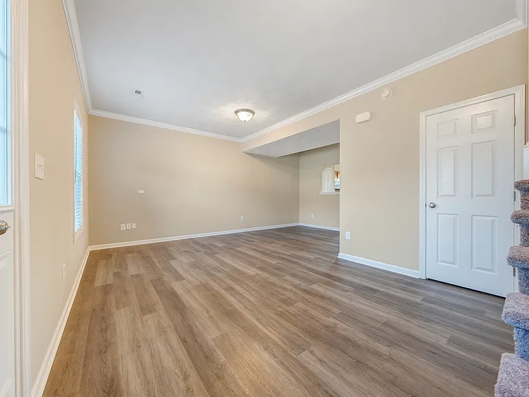 2329 Jenny Ln — Photo 3