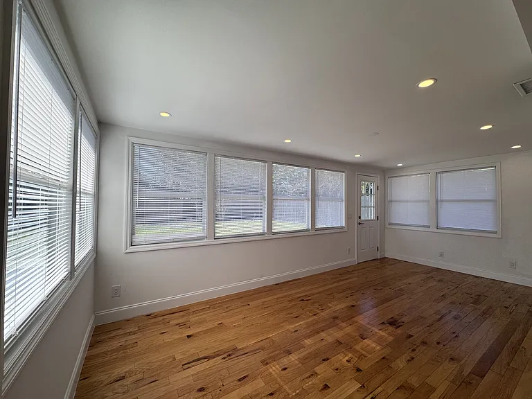 2302 Hyde Park St — Photo 6