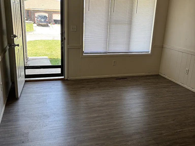 3120 S Pinecrest Ave — Photo 2