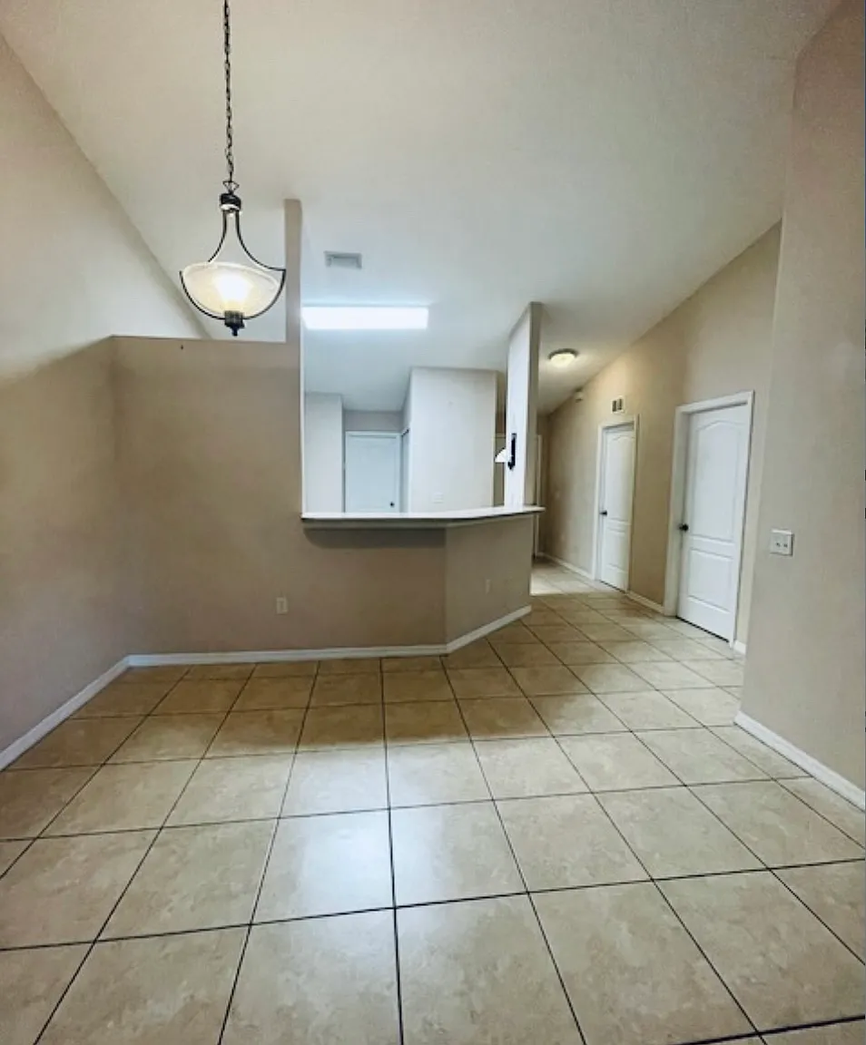 3 bed, $2,000 — Photo 3