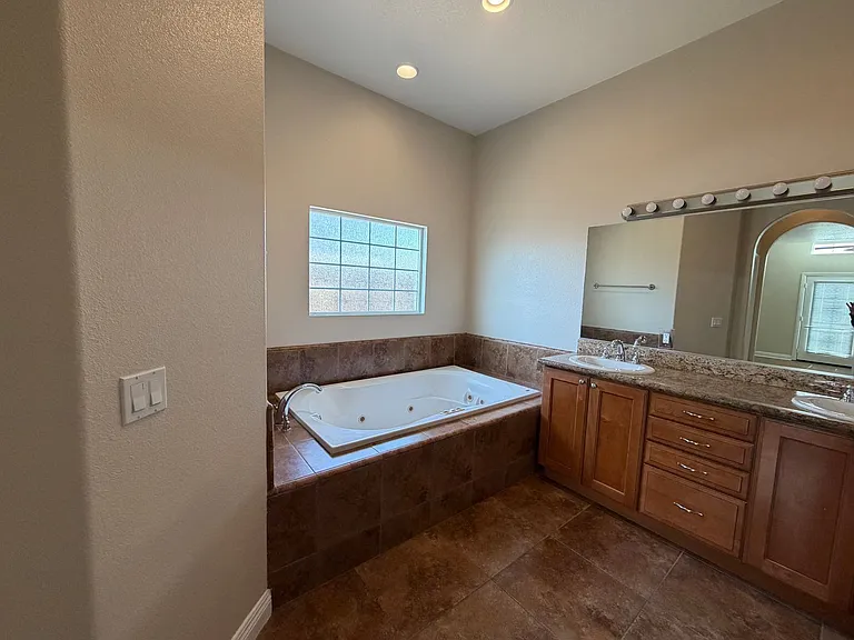 611 Winners Cir — Photo 15