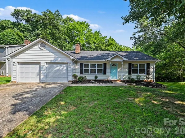 6804 Streamside Dr, Charlotte, NC 28212